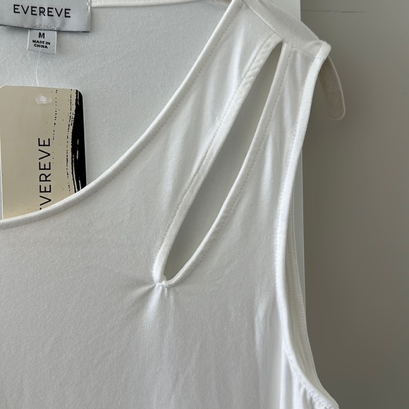 EVEREVE ladies, NEW short sleeve, top with cut out, medium, super soft, white. - Picture 2 of 7